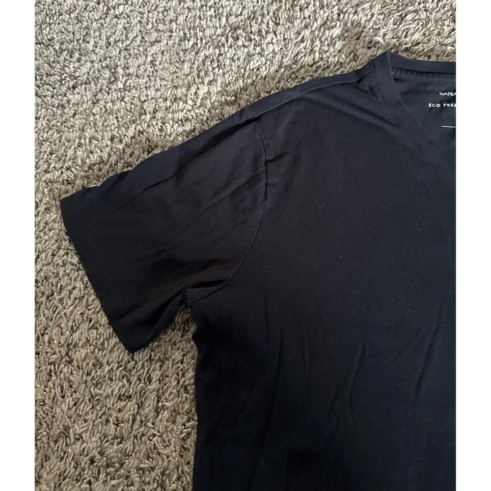 Banana Republic Men's Black Eco Premium Wash V-Neck Tee Size Large